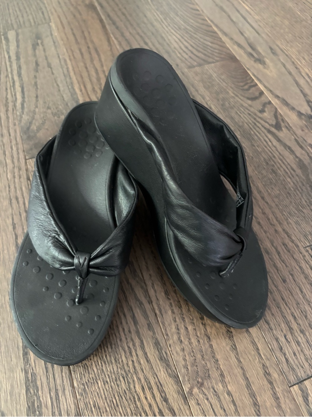 Vionic Black Arabella Wedge Thong Sandals size 7